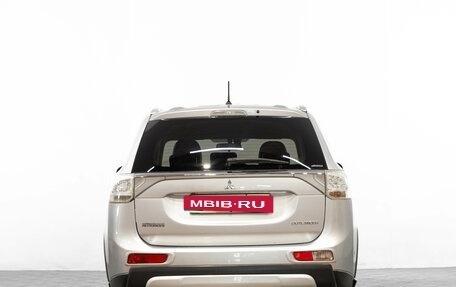 Mitsubishi Outlander III рестайлинг 3, 2014 год, 1 899 000 рублей, 6 фотография