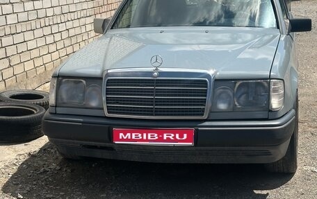 Mercedes-Benz W124, 1988 год, 180 000 рублей, 1 фотография