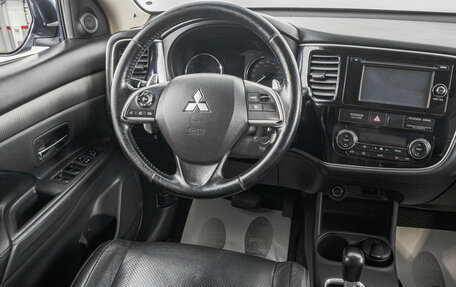 Mitsubishi Outlander III рестайлинг 3, 2014 год, 1 899 000 рублей, 17 фотография