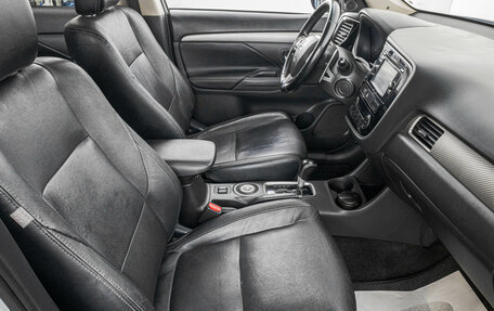 Mitsubishi Outlander III рестайлинг 3, 2014 год, 1 899 000 рублей, 23 фотография