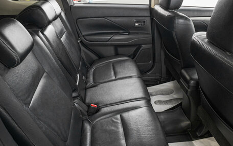 Mitsubishi Outlander III рестайлинг 3, 2014 год, 1 899 000 рублей, 25 фотография