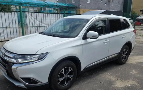 Mitsubishi Outlander III рестайлинг 3, 2018 год, 1 235 000 рублей, 3 фотография