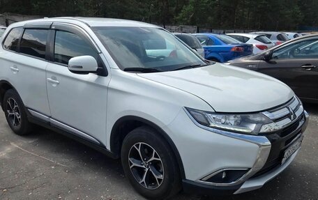 Mitsubishi Outlander III рестайлинг 3, 2018 год, 1 235 000 рублей, 2 фотография