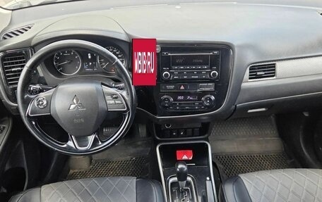 Mitsubishi Outlander III рестайлинг 3, 2018 год, 1 235 000 рублей, 7 фотография