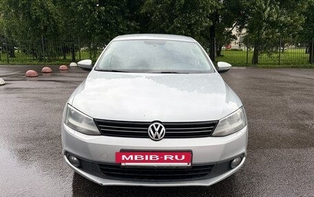 Volkswagen Jetta VI, 2013 год, 1 200 000 рублей, 2 фотография