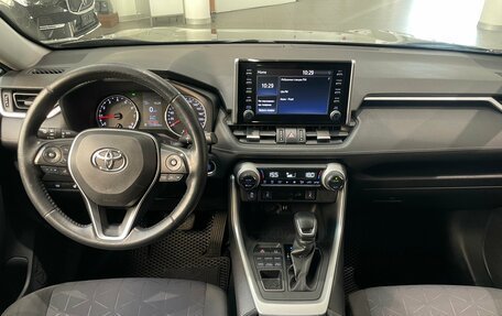 Toyota RAV4, 2020 год, 2 299 000 рублей, 13 фотография