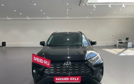 Toyota RAV4, 2020 год, 2 299 000 рублей, 2 фотография