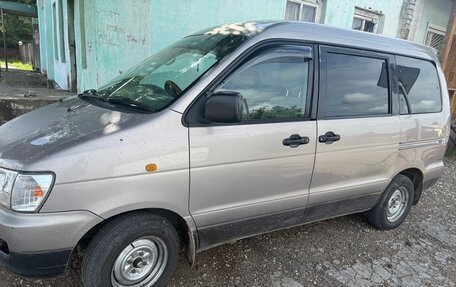 Toyota Noah III, 2001 год, 900 000 рублей, 2 фотография