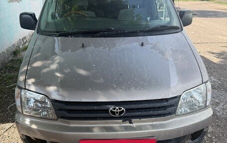 Toyota Noah III, 2001 год, 900 000 рублей, 3 фотография