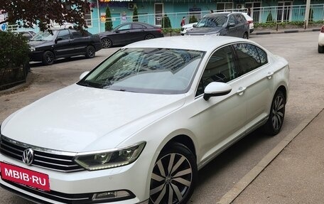 Volkswagen Passat B8 рестайлинг, 2015 год, 1 850 000 рублей, 2 фотография