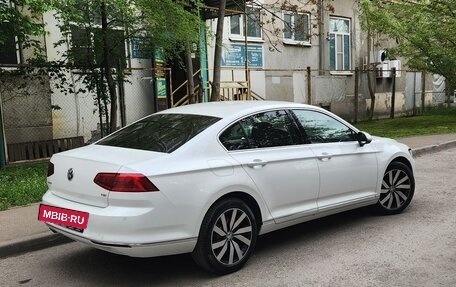 Volkswagen Passat B8 рестайлинг, 2015 год, 1 850 000 рублей, 4 фотография
