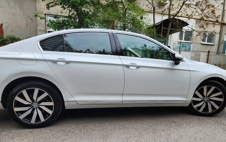 Volkswagen Passat B8 рестайлинг, 2015 год, 1 850 000 рублей, 8 фотография