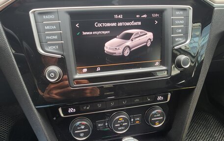 Volkswagen Passat B8 рестайлинг, 2015 год, 1 850 000 рублей, 14 фотография