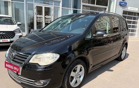 Volkswagen Touran III, 2009 год, 659 000 рублей, 2 фотография
