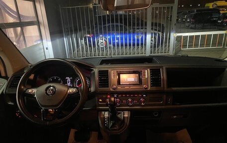 Volkswagen Caravelle T6 рестайлинг, 2015 год, 2 700 000 рублей, 7 фотография
