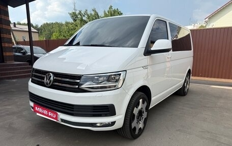 Volkswagen Caravelle T6 рестайлинг, 2015 год, 2 700 000 рублей, 2 фотография
