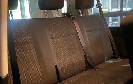 Volkswagen Caravelle T6 рестайлинг, 2015 год, 2 700 000 рублей, 13 фотография