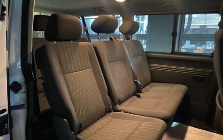 Volkswagen Caravelle T6 рестайлинг, 2015 год, 2 700 000 рублей, 14 фотография