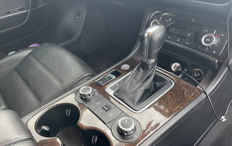 Volkswagen Touareg III, 2013 год, 2 395 000 рублей, 8 фотография