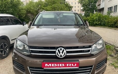 Volkswagen Touareg III, 2013 год, 2 395 000 рублей, 2 фотография