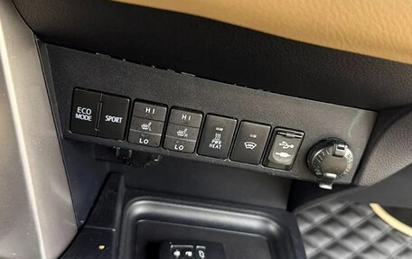Toyota RAV4, 2017 год, 2 100 000 рублей, 11 фотография