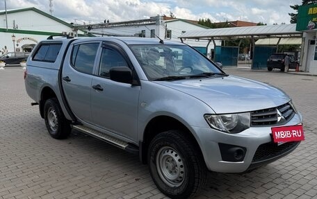 Mitsubishi L200 IV рестайлинг, 2014 год, 1 780 000 рублей, 2 фотография