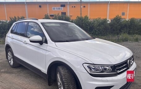 Volkswagen Tiguan II, 2020 год, 2 199 000 рублей, 2 фотография