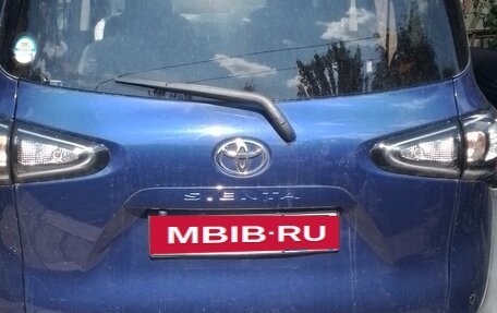 Toyota Sienta II, 2022 год, 1 400 000 рублей, 2 фотография
