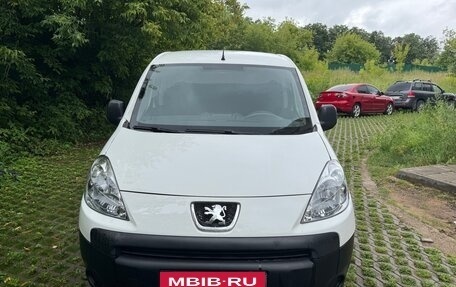 Peugeot Partner II рестайлинг 2, 2011 год, 1 300 000 рублей, 2 фотография