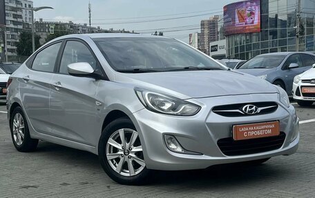 Hyundai Solaris II рестайлинг, 2012 год, 780 000 рублей, 2 фотография