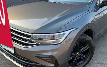 Volkswagen Tiguan II, 2021 год, 3 325 000 рублей, 2 фотография