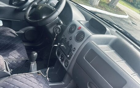 Peugeot Partner II рестайлинг 2, 2011 год, 400 000 рублей, 9 фотография