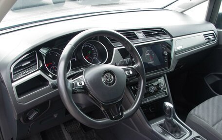 Volkswagen Touran III, 2017 год, 1 529 000 рублей, 6 фотография