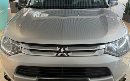 Mitsubishi Outlander III рестайлинг 3, 2014 год, 1 399 000 рублей, 2 фотография