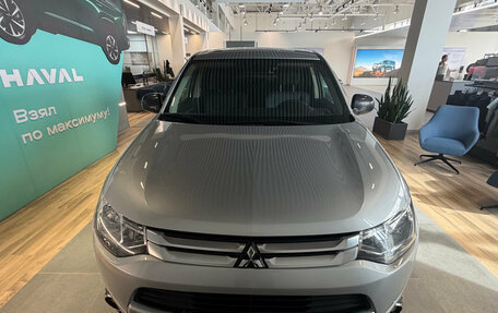 Mitsubishi Outlander III рестайлинг 3, 2014 год, 1 399 000 рублей, 4 фотография