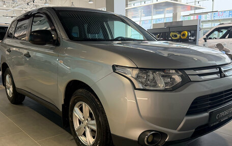 Mitsubishi Outlander III рестайлинг 3, 2014 год, 1 399 000 рублей, 5 фотография