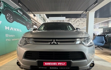 Mitsubishi Outlander III рестайлинг 3, 2014 год, 1 399 000 рублей, 3 фотография
