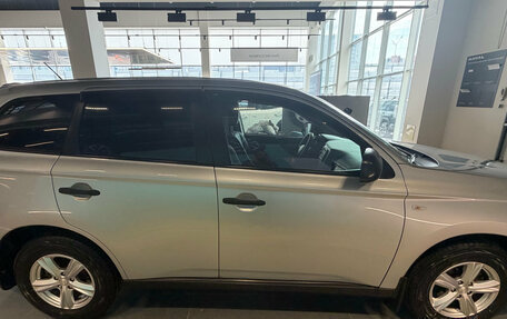 Mitsubishi Outlander III рестайлинг 3, 2014 год, 1 399 000 рублей, 6 фотография