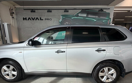 Mitsubishi Outlander III рестайлинг 3, 2014 год, 1 399 000 рублей, 7 фотография
