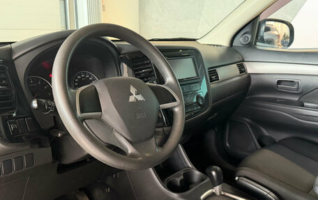 Mitsubishi Outlander III рестайлинг 3, 2014 год, 1 399 000 рублей, 11 фотография