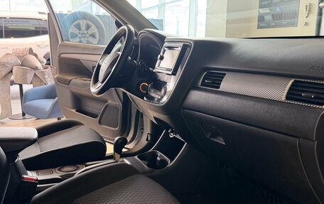 Mitsubishi Outlander III рестайлинг 3, 2014 год, 1 399 000 рублей, 15 фотография