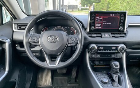 Toyota RAV4, 2020 год, 3 100 000 рублей, 27 фотография