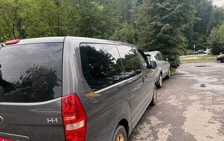 Hyundai H-1 II рестайлинг, 2012 год, 1 990 000 рублей, 6 фотография