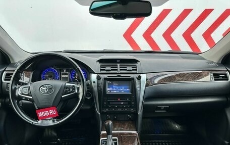 Toyota Camry, 2018 год, 2 250 000 рублей, 12 фотография
