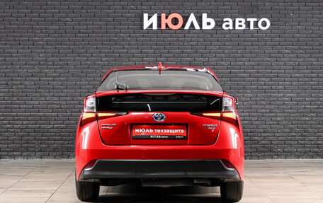 Toyota Prius IV XW50, 2019 год, 2 420 000 рублей, 6 фотография