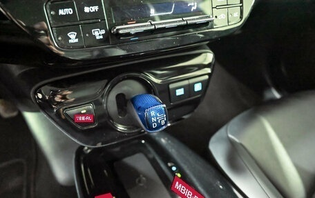 Toyota Prius IV XW50, 2019 год, 2 420 000 рублей, 15 фотография