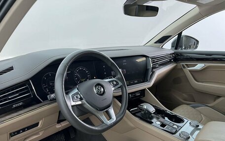 Volkswagen Touareg III, 2019 год, 4 900 000 рублей, 10 фотография