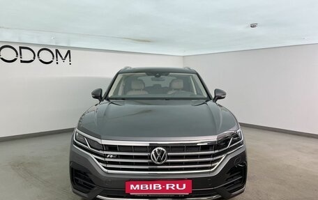 Volkswagen Touareg III, 2019 год, 4 900 000 рублей, 3 фотография