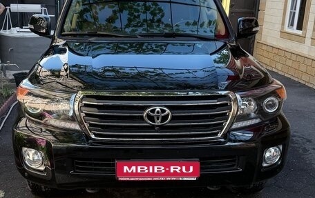 Toyota Land Cruiser 200, 2014 год, 8 500 000 рублей, 1 фотография