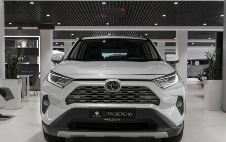 Toyota RAV4, 2020 год, 3 290 000 рублей, 3 фотография